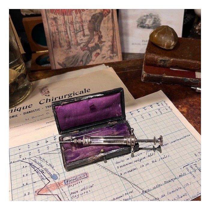 Antique hypodermic winged syringe of PRAVAZ - End of the 19th