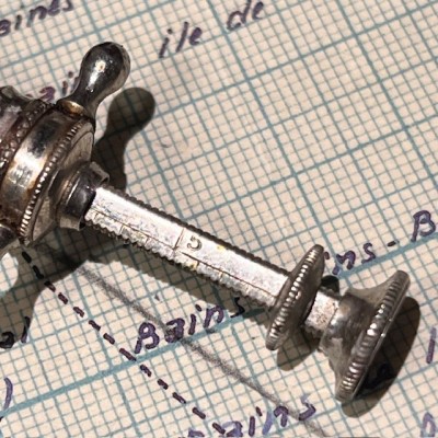 Antique hypodermic winged syringe of PRAVAZ - End of the 19th