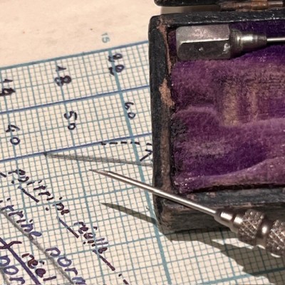 Antique hypodermic winged syringe of PRAVAZ - End of the 19th