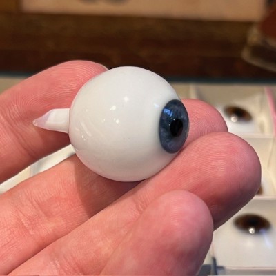 Véritable Oeil de verre ancien - Semi-fini - Prothèse oculaire