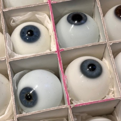 Véritable Oeil de verre ancien - Semi-fini - Prothèse oculaire