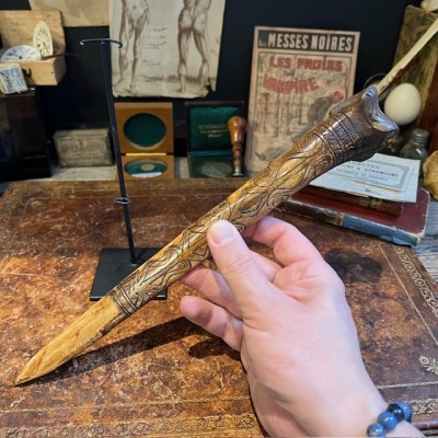 Papuan dagger in engraved cassowary bone - Papuan handicraft
