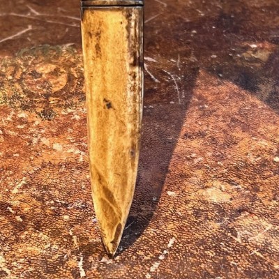 Papuan dagger in engraved cassowary bone - Papuan handicraft