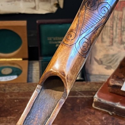 Papuan dagger in engraved cassowary bone - Papuan handicraft