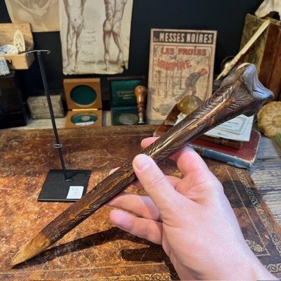 Papuan dagger in engraved cassowary bone - Papuan handicraft