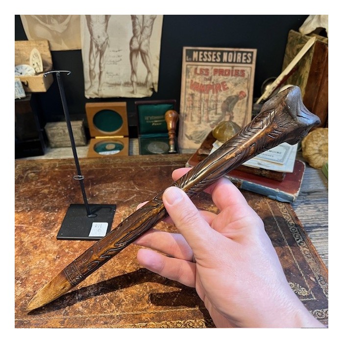 Papuan dagger in engraved cassowary bone - Papuan handicraft