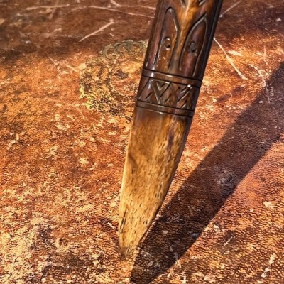 Papuan dagger in engraved cassowary bone - Papuan handicraft