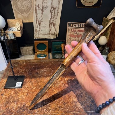 Papuan dagger in engraved cassowary bone - Papuan handicraft