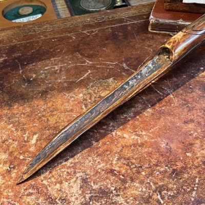 Papuan dagger in engraved cassowary bone - Papuan handicraft