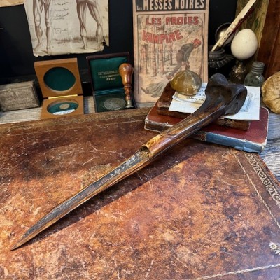 Papuan dagger in engraved cassowary bone - Papuan handicraft