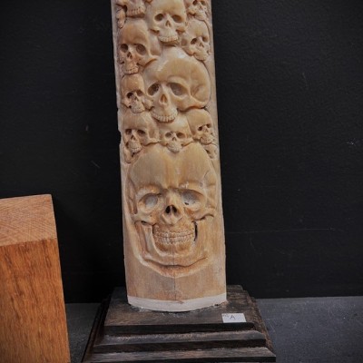 Rostre d'Espadon sculpté - Motifs Crânes - Artisanat Papou