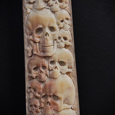 Carved swordfish rostrum - Skulls motifs - Papuan craftsmanship