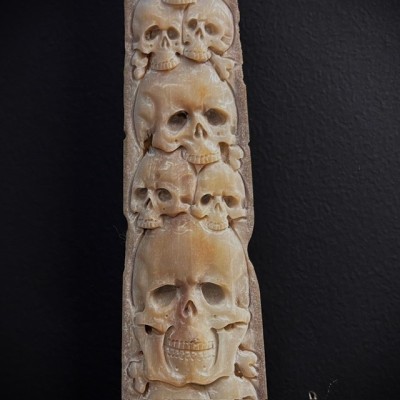 Rostre d'Espadon sculpté - Motifs Crânes - Artisanat Papou