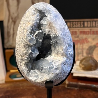 Oeuf de Célestine - Minéral AVEC socle