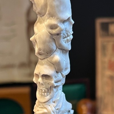 Totem Crânes - Sculpture en bois de cerf