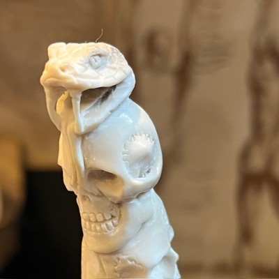 Totem Serpent et Crânes - Sculpture en bois de cerf