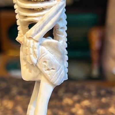 Deer antler wood sculpture - Skeleton on pedestal