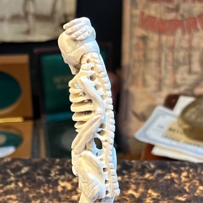 Deer antler wood sculpture - Skeleton on pedestal