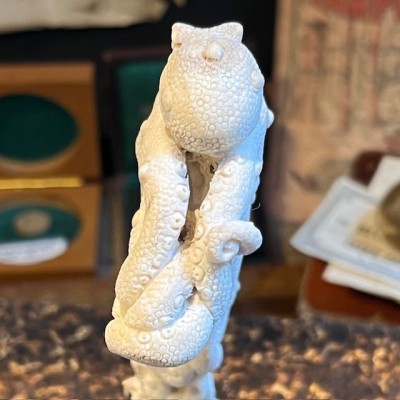 Deer antler wood sculpture - Octopus on trunk - On pedestal