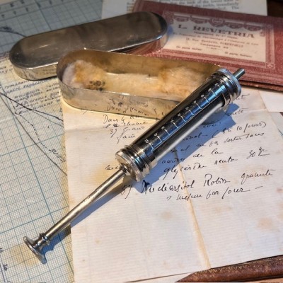 Seringue pour le sérum antidiphtérique - Méthode du Dr Roux