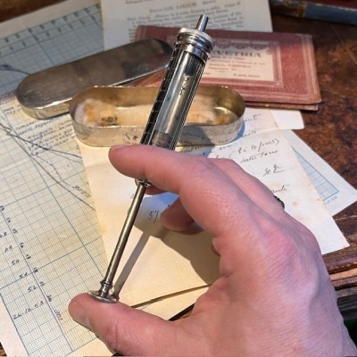 Syringe for antidiphteria serum: Dr Roux method - XXth century