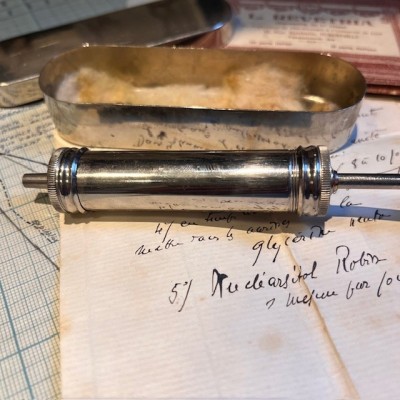 Seringue pour le sérum antidiphtérique - Méthode du Dr Roux