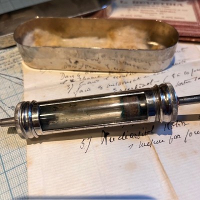 Seringue pour le sérum antidiphtérique - Méthode du Dr Roux