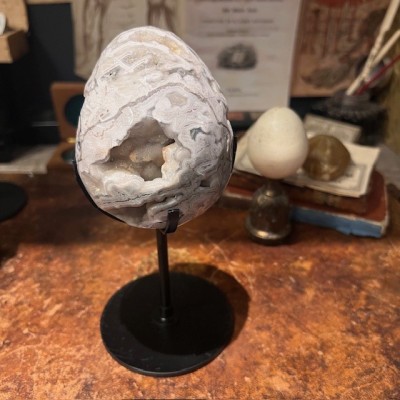 Oeuf d'Agate sur socle - Madagascar - Teintes naturelles