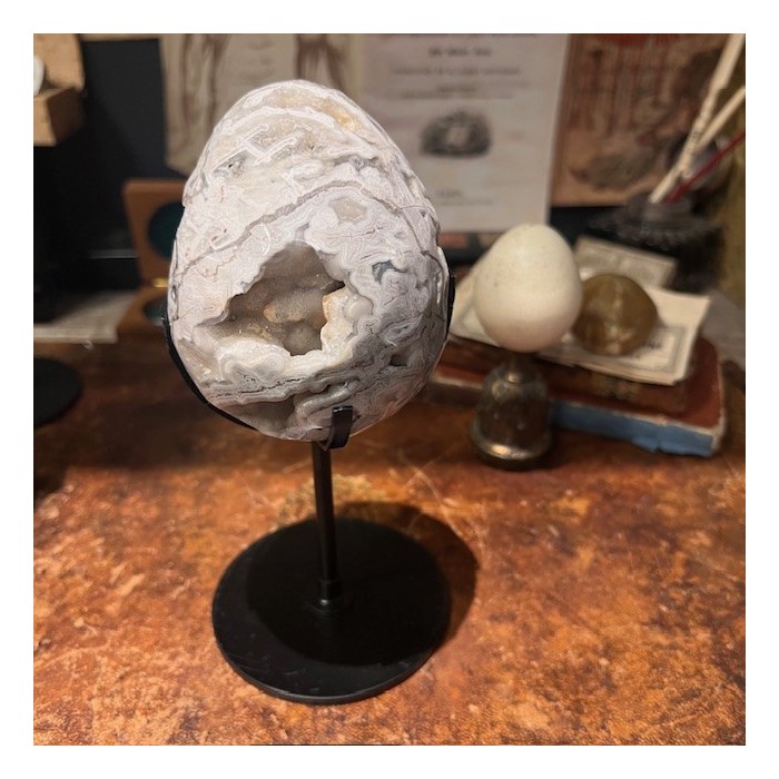 Agate egg on base - Madagascar - Natural colours