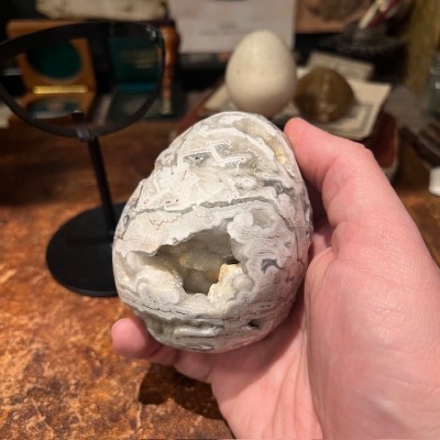 Agate egg on base - Madagascar - Natural colours