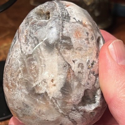 Agate egg on base - Madagascar - Natural colours