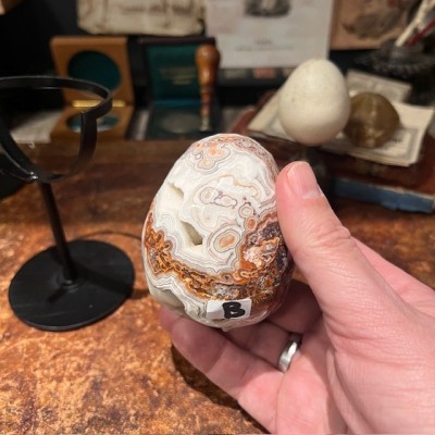 Oeuf d'Agate sur socle - Madagascar - Teintes naturelles