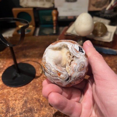 Oeuf d'Agate sur socle - Madagascar - Teintes naturelles