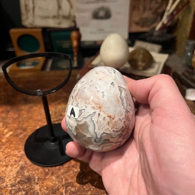 Oeuf d'Agate sur socle - Madagascar - Teintes naturelles