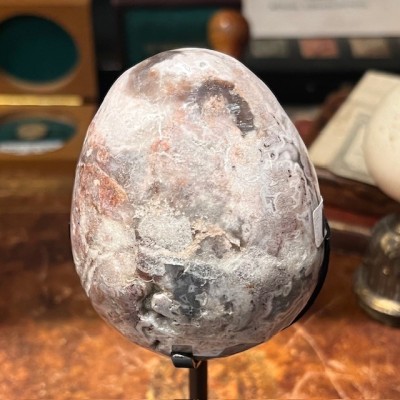Agate egg on base - Madagascar - Natural colours