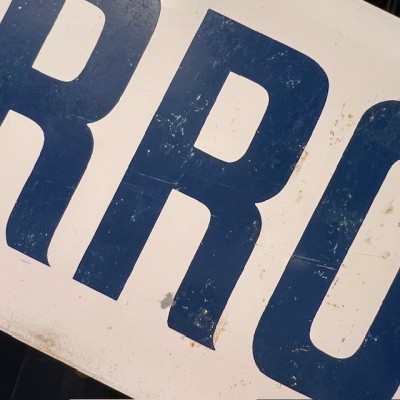 POISON - CORROSIVES - Panneau en tôle émaillée biface - Pharmacie