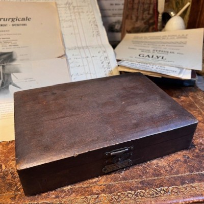 Syringe for diphtheria serum – Dr Roux method – Wooden box