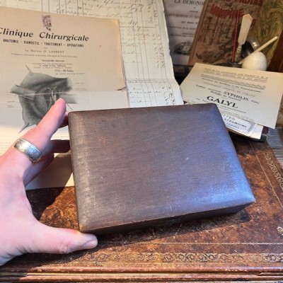 Seringue sérum antidiphtérique: Méthode du Dr Roux - Coffret en bois