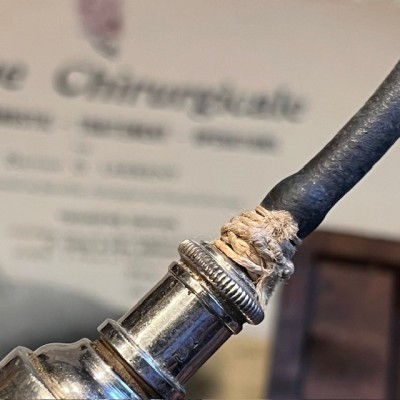 Seringue sérum antidiphtérique: Méthode du Dr Roux - Coffret en bois