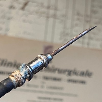 Seringue sérum antidiphtérique: Méthode du Dr Roux - Coffret en bois