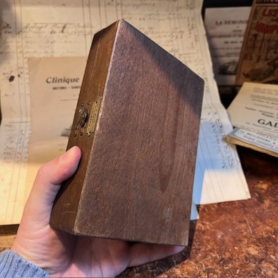 Seringue sérum antidiphtérique: Méthode du Dr Roux - Coffret en bois