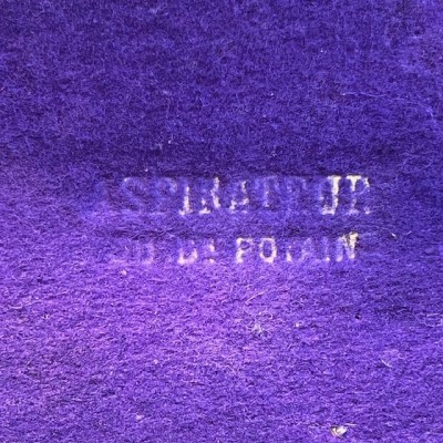 Aspirateur du Dr Potain dans son coffret - Hôpital de la Charité Paris