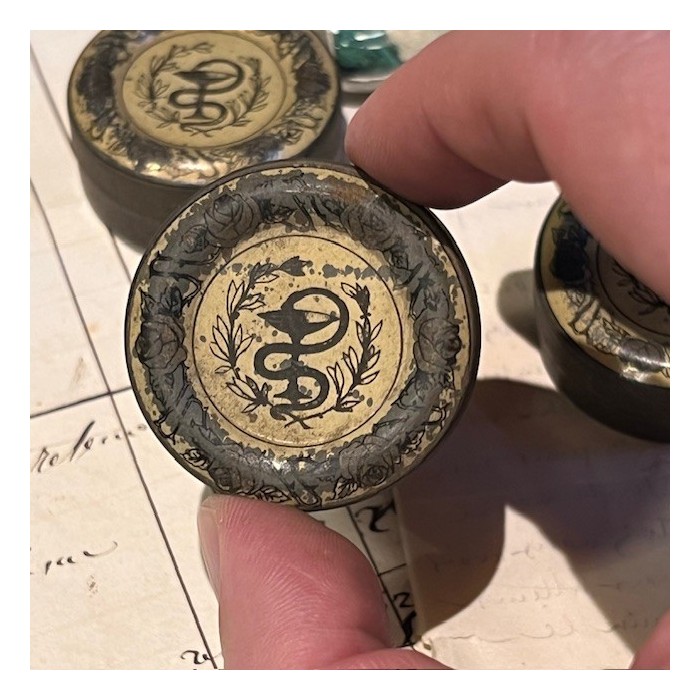 Boîte au caducée - Ancienne boîte de pharmacie en tôle pour pommade