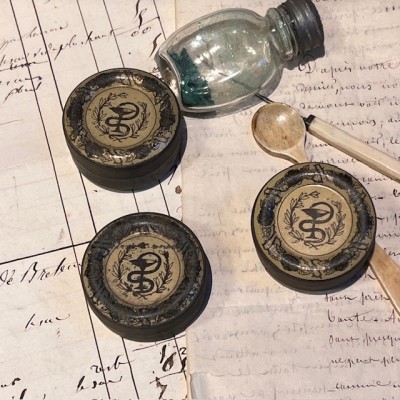 Boîte au caducée - Ancienne boîte de pharmacie en tôle pour pommade