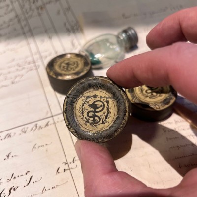 Box with caduceus - Antique tin pharmacy box for ointment - Circa 1900