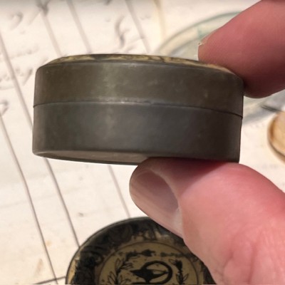 Boîte au caducée - Ancienne boîte de pharmacie en tôle pour pommade