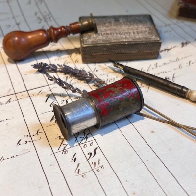 Antique telescopic theater monocular – Late 19th century