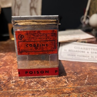 Codéine - POISON - Ancienne boîte en métal de pharmacie