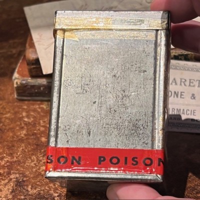 Codéine - POISON - Ancienne boîte en métal de pharmacie
