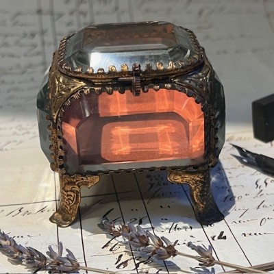 Boite reliquaire du XIXème siècle - Coffret à bijoux